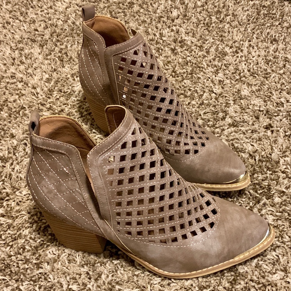 Western Gold Tip Bootie